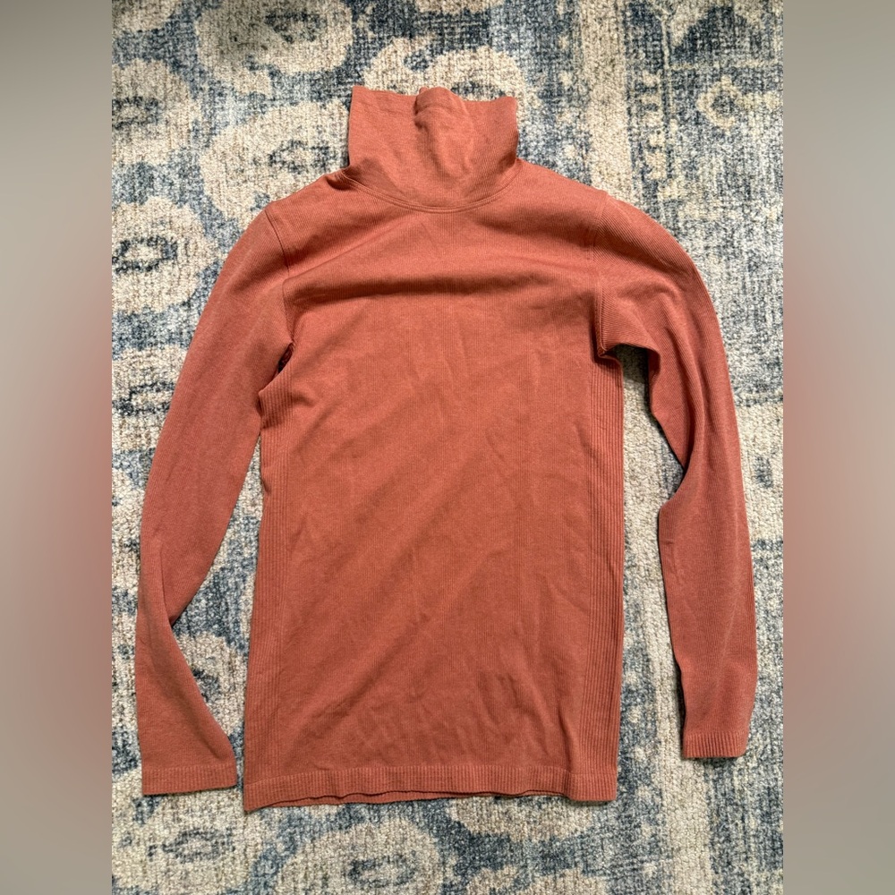Lululemon Yin Vibes Turtleneck in Copper Clay Size 8 NWOT - Picture 2 of 5